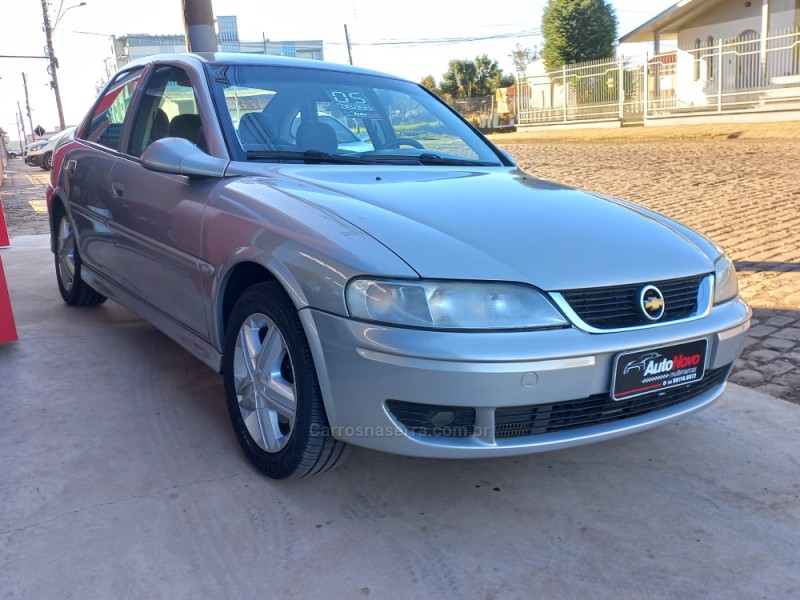 VECTRA 2.0 MPFI EXPRESSION 8V GASOLINA 4P MANUAL - 2005 - VACARIA