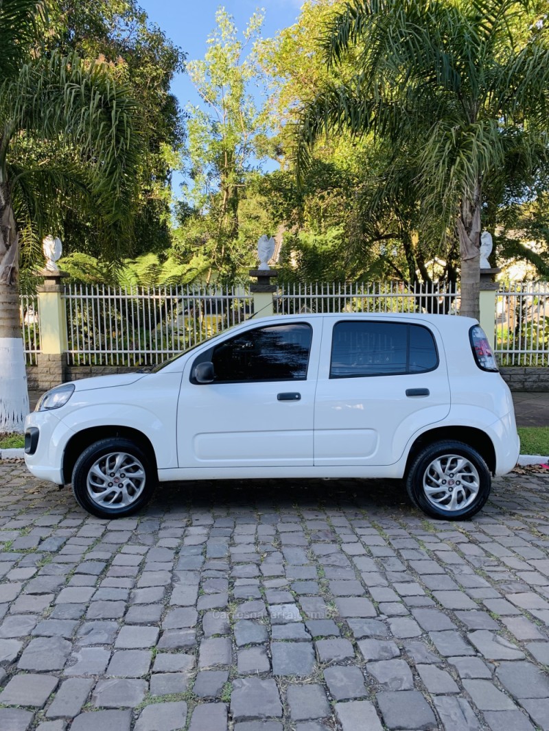 UNO 1.0 EVO ATTRACTIVE 8V FLEX 4P MANUAL - 2020 - CANELA