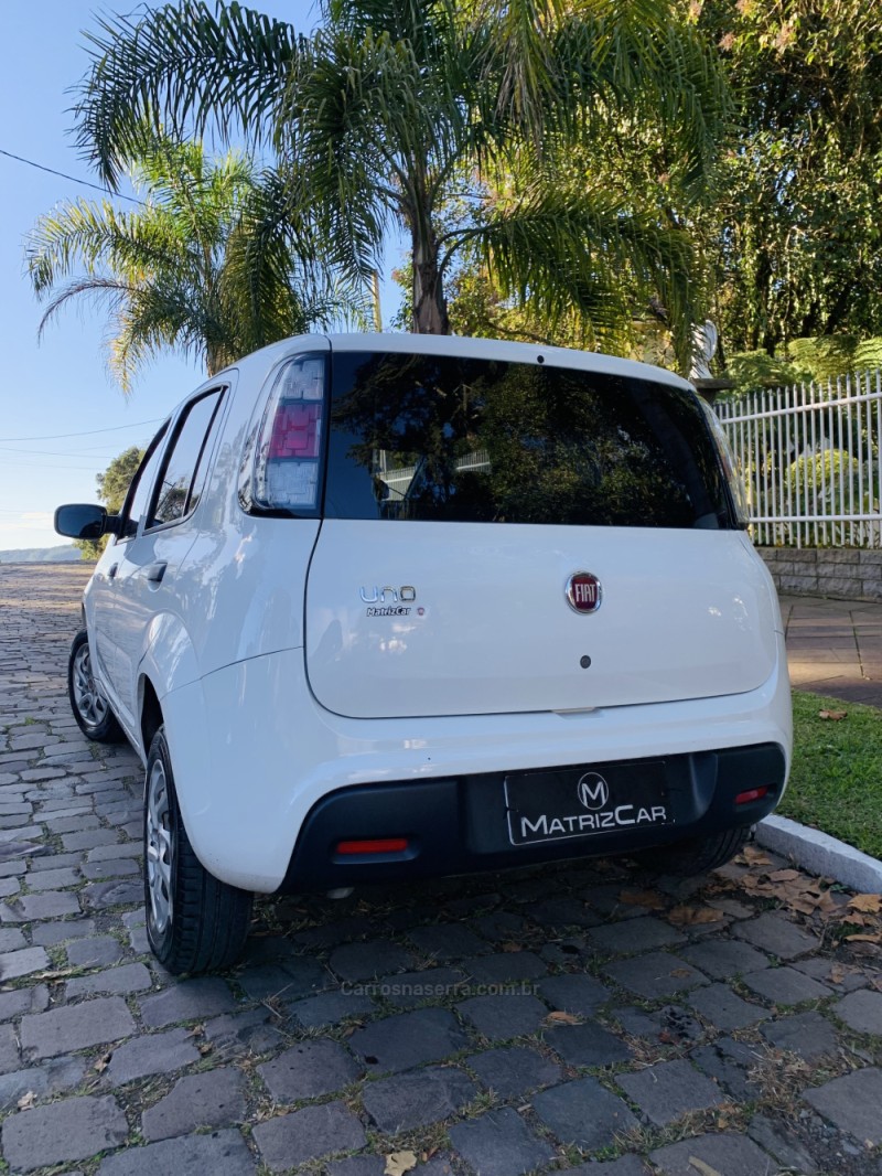 UNO 1.0 EVO ATTRACTIVE 8V FLEX 4P MANUAL - 2020 - CANELA