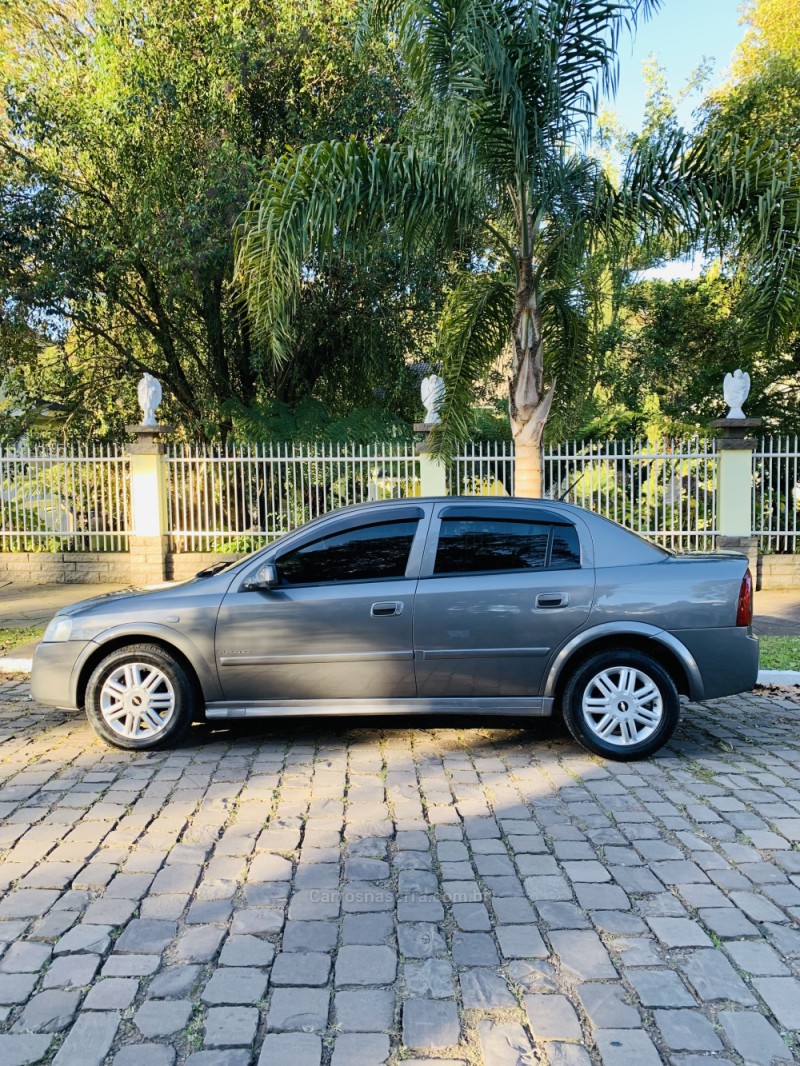 ASTRA 2.0 MPFI ELITE SEDAN 8V FLEX 4P MANUAL - 2005 - CANELA