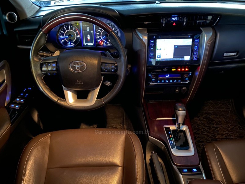 HILUX SW4 2.7 SRV 4X2 16V FLEX 7 LUGARES 4P AUTOMÁTICO - 2019 - CAXIAS DO SUL