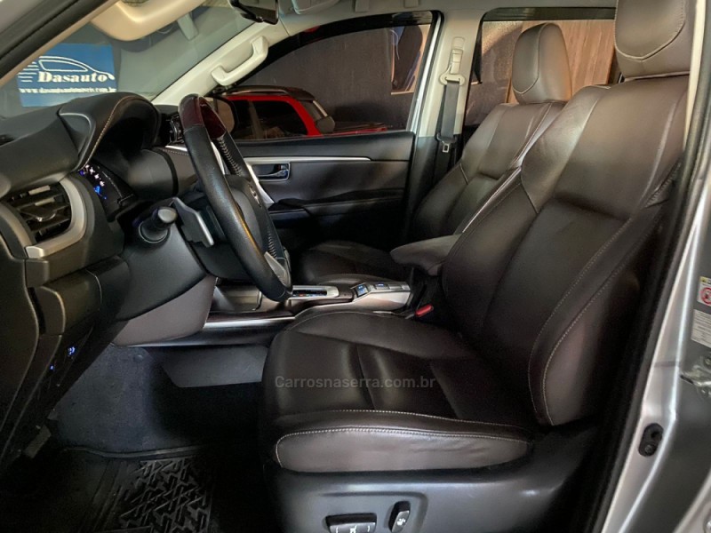 HILUX SW4 2.7 SRV 4X2 16V FLEX 7 LUGARES 4P AUTOMÁTICO - 2019 - CAXIAS DO SUL