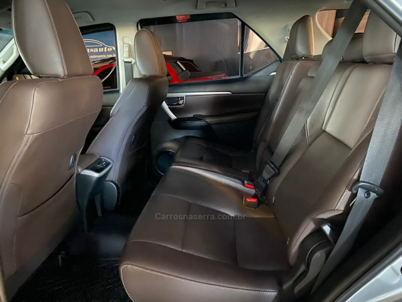 HILUX SW4 2.7 SRV 4X2 16V FLEX 7 LUGARES 4P AUTOMÁTICO - 2019 - CAXIAS DO SUL
