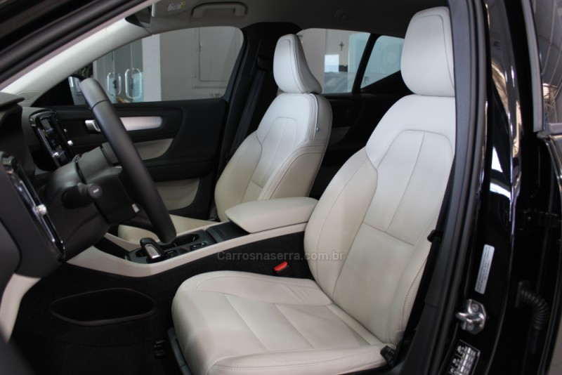 XC 40 2.0 T4 GASOLINA MOMENTUM 190CV FWD  - 2020 - CAXIAS DO SUL
