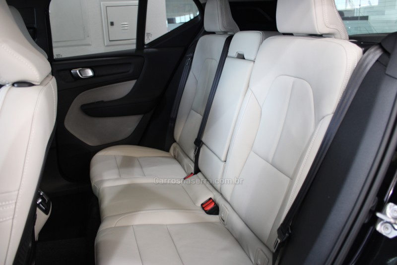 XC 40 2.0 T4 GASOLINA MOMENTUM 190CV FWD  - 2020 - CAXIAS DO SUL