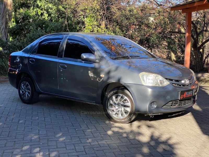 ETIOS 1.5 XS SEDAN 16V FLEX 4P MANUAL - 2013 - PAROBé
