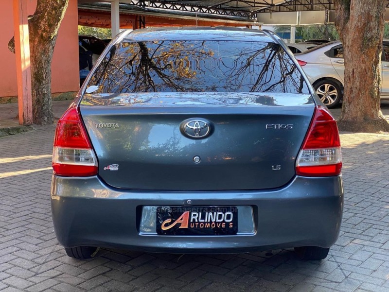 ETIOS 1.5 XS SEDAN 16V FLEX 4P MANUAL - 2013 - PAROBé