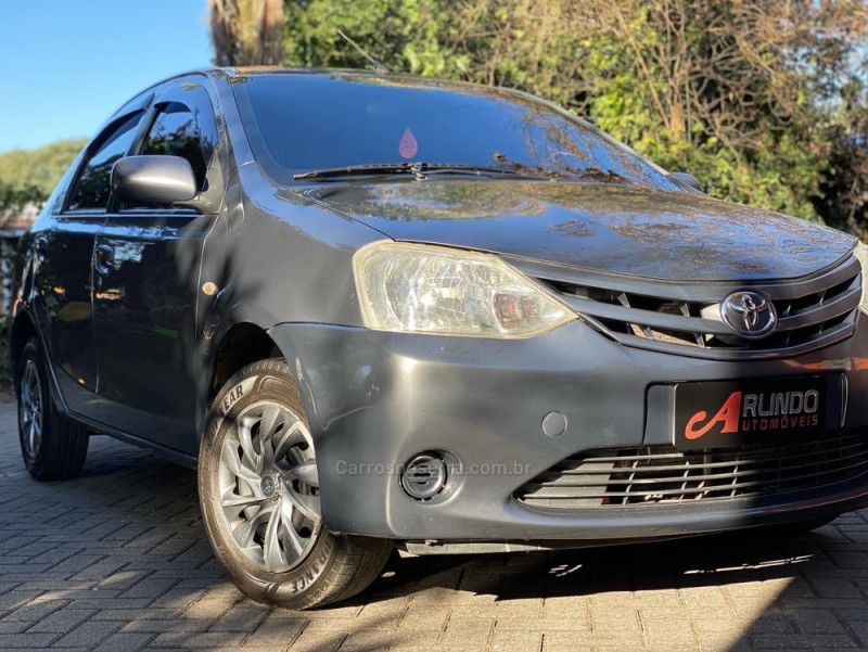ETIOS 1.5 XS SEDAN 16V FLEX 4P MANUAL - 2013 - PAROBé