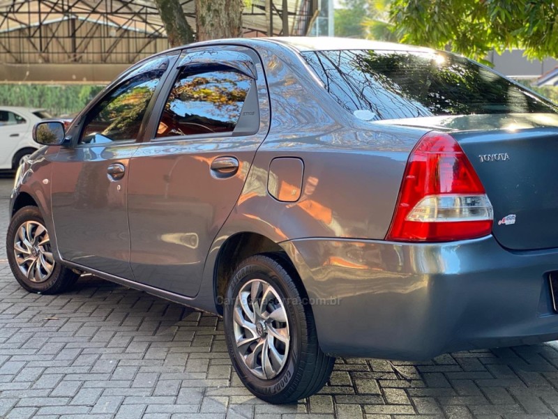 ETIOS 1.5 XS SEDAN 16V FLEX 4P MANUAL - 2013 - PAROBé