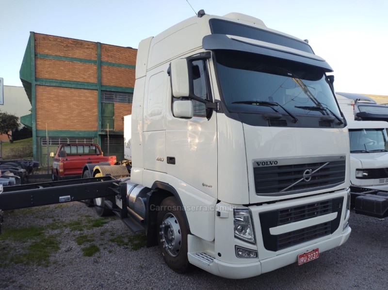 FH 440 GLOBETROTTER 6X2 - 2011 - CAXIAS DO SUL