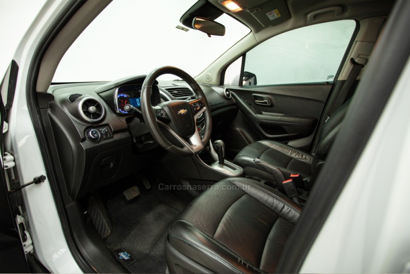 TRACKER 1.8 MPFI LTZ 4X2 16V FLEX 4P AUTOMÁTICO - 2015 - CARLOS BARBOSA