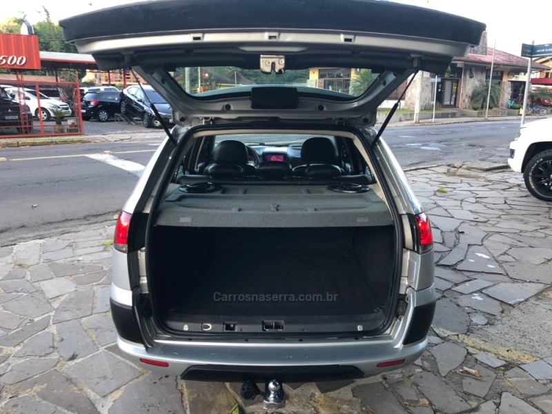 PALIO 1.4 MPI ATTRACTIVE WEEKEND 8V FLEX 4P MANUAL - 2011 - TRêS COROAS