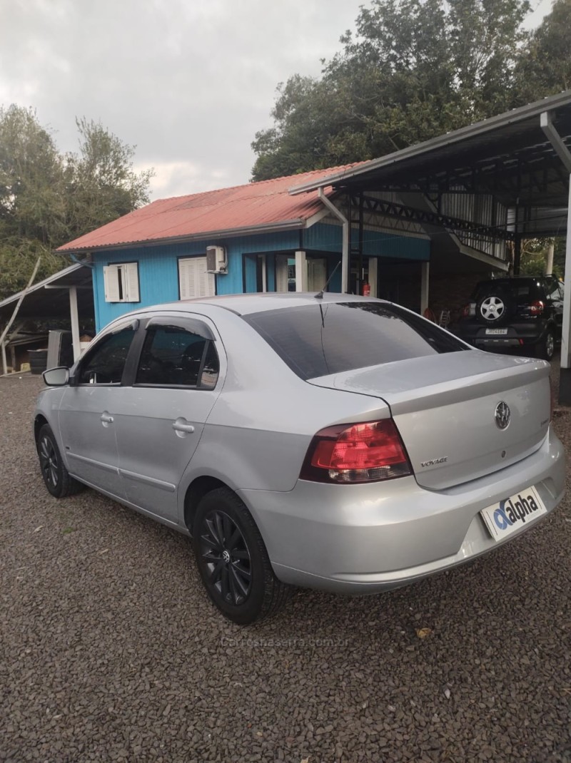 VOYAGE 1.0 MI 8V FLEX 4P MANUAL - 2010 - IGREJINHA