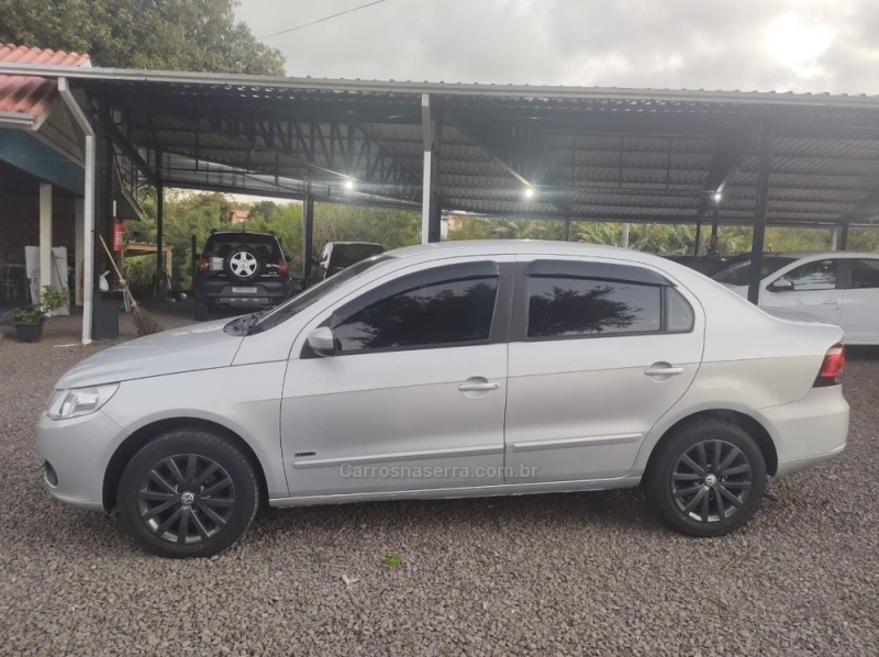 VOYAGE 1.0 MI 8V FLEX 4P MANUAL - 2010 - IGREJINHA