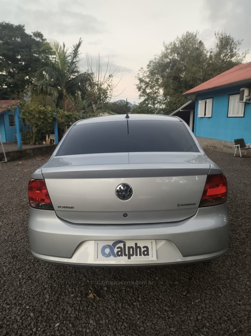 VOYAGE 1.0 MI 8V FLEX 4P MANUAL - 2010 - IGREJINHA