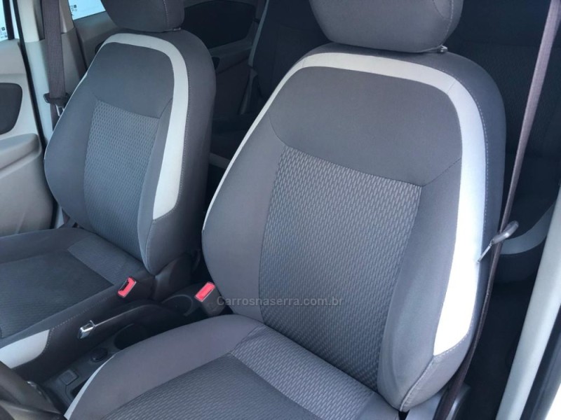 SPIN 1.8 LT 8V FLEX 4P MANUAL - 2015 - TRêS COROAS