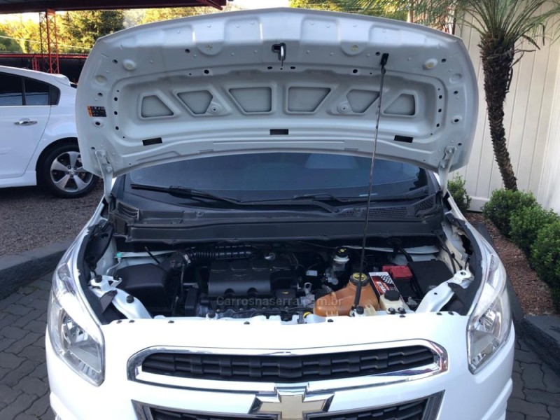 SPIN 1.8 LT 8V FLEX 4P MANUAL - 2015 - TRêS COROAS