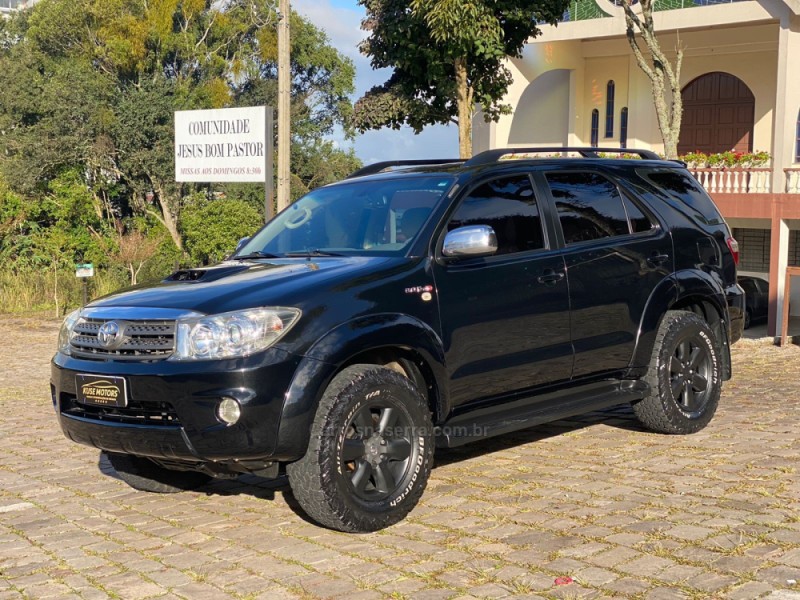 HILUX SW4 3.0 SRV 4X4 7 LUGARES 16V TURBO INTERCOOLER DIESEL 4P AUTOMÁTICO