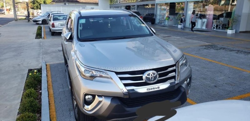 HILUX SW4 2.8 SRX 4X4 7 LUGARES 16V TURBO INTERCOOLER DIESEL 4P AUTOMÁTICO - 2017 - FELIZ