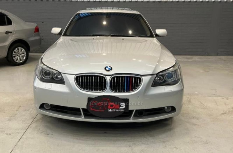 545I 4.4 SEDAN V8 32V GASOLINA 4P AUTOMÁTICO - 2004 - CAXIAS DO SUL