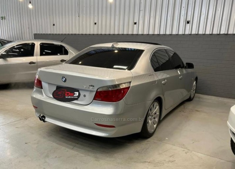 545I 4.4 SEDAN V8 32V GASOLINA 4P AUTOMÁTICO - 2004 - CAXIAS DO SUL