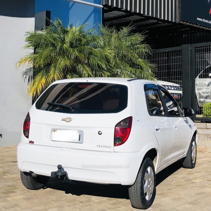 CELTA 1.0 MPFI LT 8V FLEX 4P MANUAL - 2015 - GUAPORé