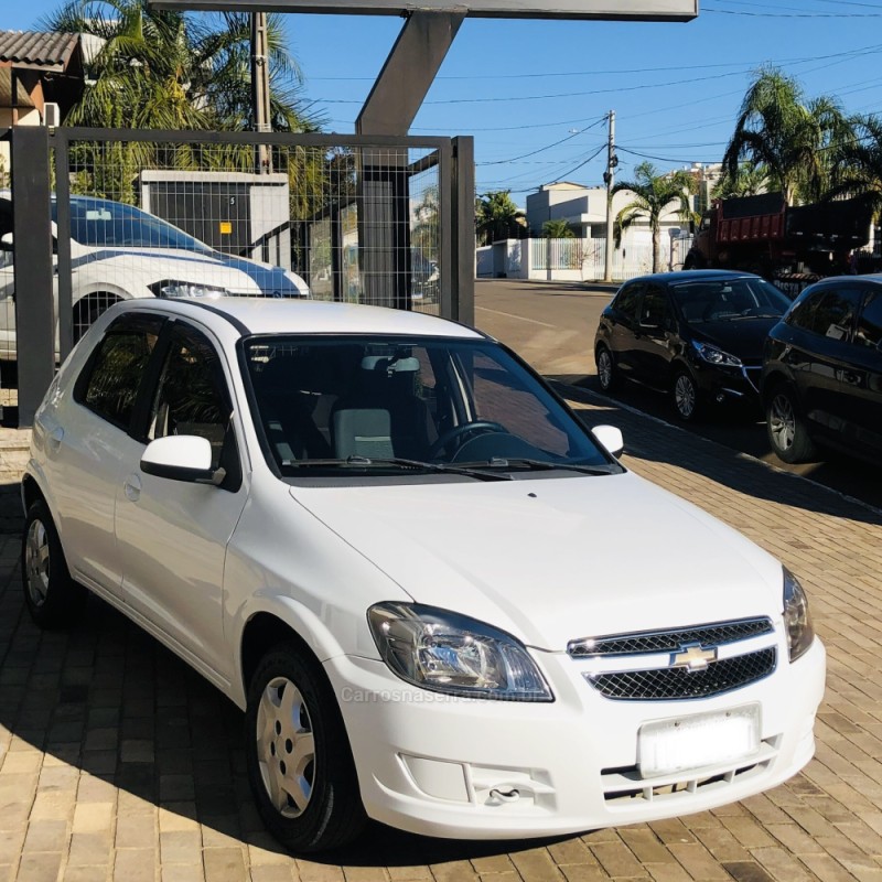 CELTA 1.0 MPFI LT 8V FLEX 4P MANUAL - 2015 - GUAPORé