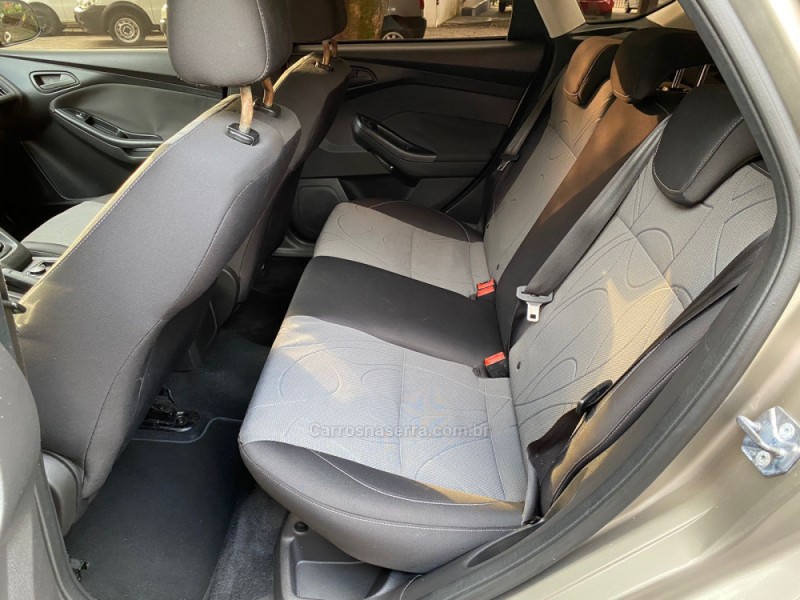 FOCUS 1.6 SE 16V FLEX 4P MANUAL - 2015 - PAROBé