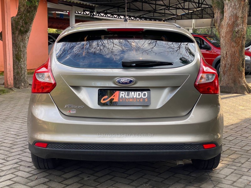 FOCUS 1.6 SE 16V FLEX 4P MANUAL - 2015 - PAROBé