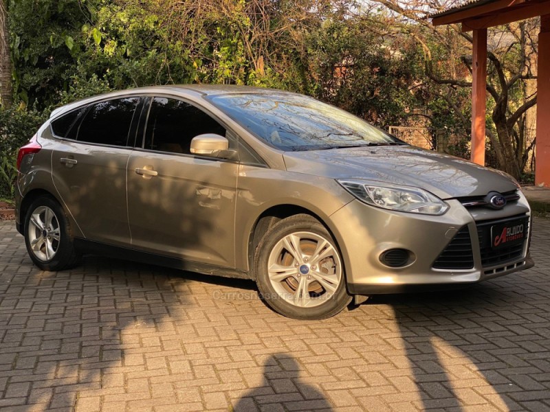 FOCUS 1.6 SE 16V FLEX 4P MANUAL - 2015 - PAROBé