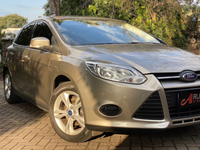 FOCUS 1.6 SE 16V FLEX 4P MANUAL - 2015 - PAROBé