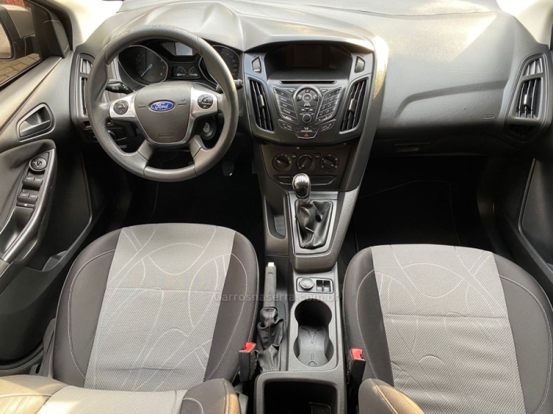 FOCUS 1.6 SE 16V FLEX 4P MANUAL - 2015 - PAROBé