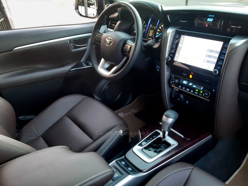 HILUX SW4 2.8 SRX 4X4 7 LUGARES 16V TURBO INTERCOOLER DIESEL 4P AUTOMÁTICO - 2020 - CAXIAS DO SUL