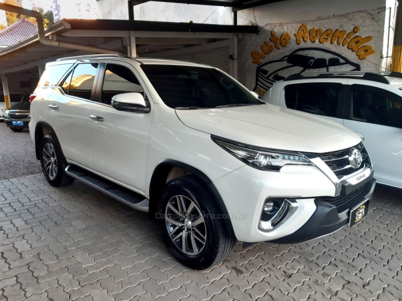 HILUX SW4 2.8 SRX 4X4 7 LUGARES 16V TURBO INTERCOOLER DIESEL 4P AUTOMÁTICO - 2020 - CAXIAS DO SUL