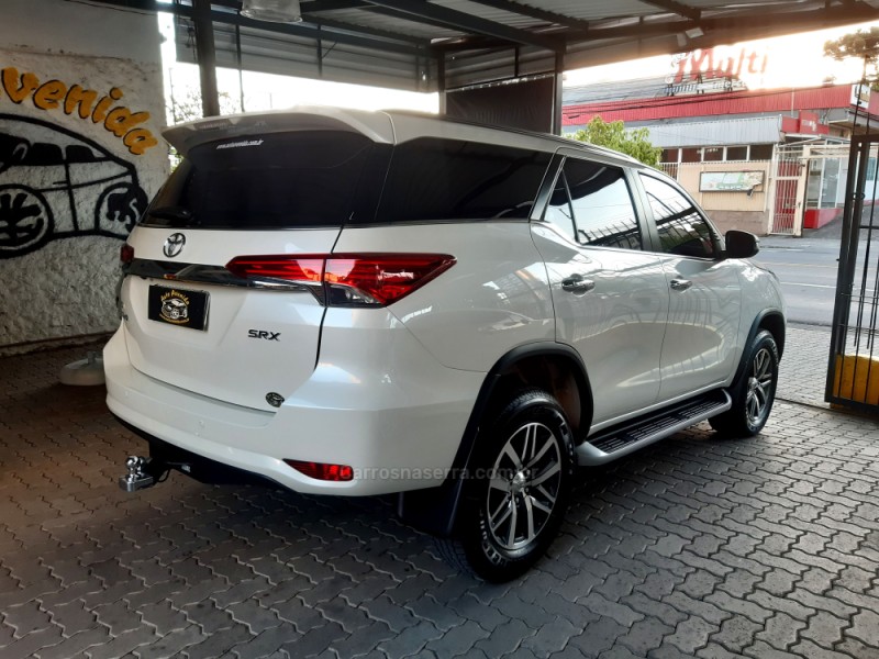 HILUX SW4 2.8 SRX 4X4 7 LUGARES 16V TURBO INTERCOOLER DIESEL 4P AUTOMÁTICO - 2020 - CAXIAS DO SUL