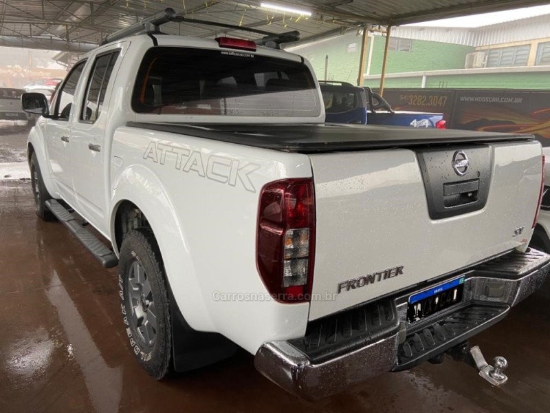 FRONTIER 2.5 SV ATTACK 4X4 CD TURBO ELETRONIC DIESEL 4P AUTOMÁTICO - 2015 - CANELA