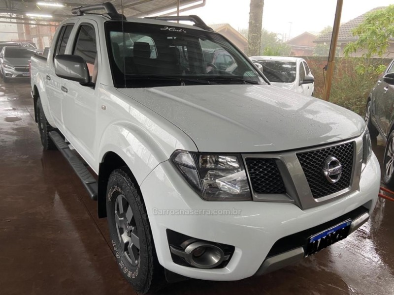 FRONTIER 2.5 SV ATTACK 4X4 CD TURBO ELETRONIC DIESEL 4P AUTOMÁTICO - 2015 - CANELA
