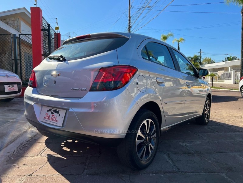ONIX 1.4 MPFI LTZ 8V FLEX 4P MANUAL - 2014 - SãO SEBASTIãO DO CAí