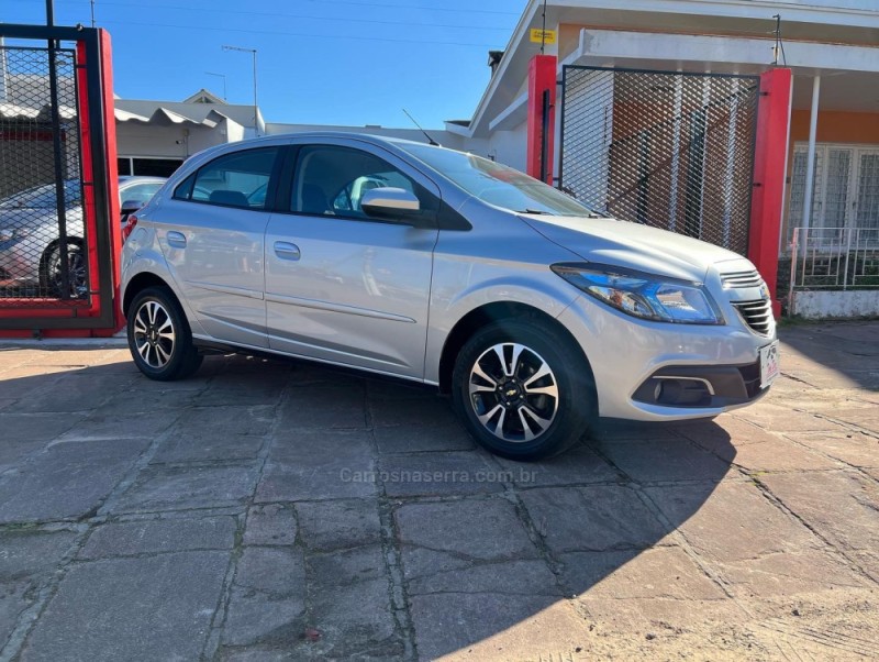 ONIX 1.4 MPFI LTZ 8V FLEX 4P MANUAL - 2014 - SãO SEBASTIãO DO CAí
