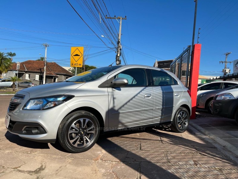 ONIX 1.4 MPFI LTZ 8V FLEX 4P MANUAL - 2014 - SãO SEBASTIãO DO CAí