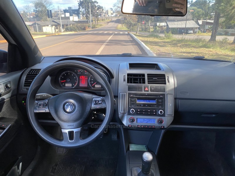 POLO 1.6 MI SPORTLINE 8V FLEX 4P MANUAL - 2013 - VACARIA