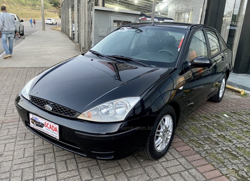 focus 2.0 ghia 16v gasolina 4p automatico 2005 caxias do sul