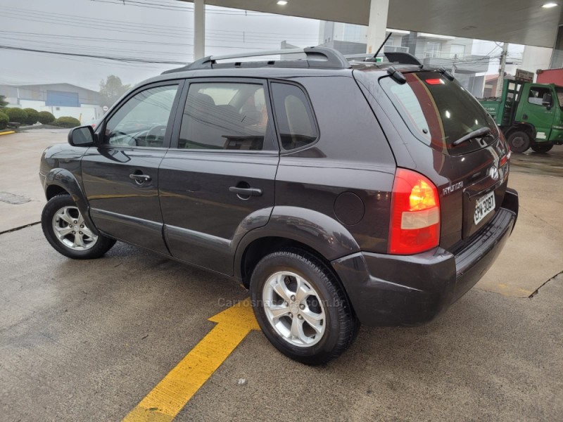 TUCSON 2.0 MPFI GL 16V 142CV 2WD GASOLINA 4P MANUAL - 2011 - CAXIAS DO SUL