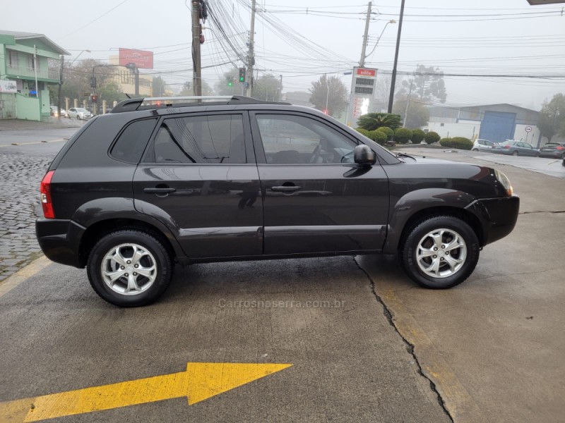 TUCSON 2.0 MPFI GL 16V 142CV 2WD GASOLINA 4P MANUAL - 2011 - CAXIAS DO SUL