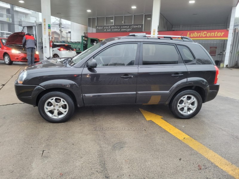 TUCSON 2.0 MPFI GL 16V 142CV 2WD GASOLINA 4P MANUAL - 2011 - CAXIAS DO SUL