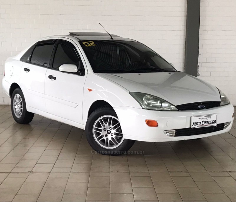 FOCUS 2.0 GHIA SEDAN 16V GASOLINA 4P MANUAL