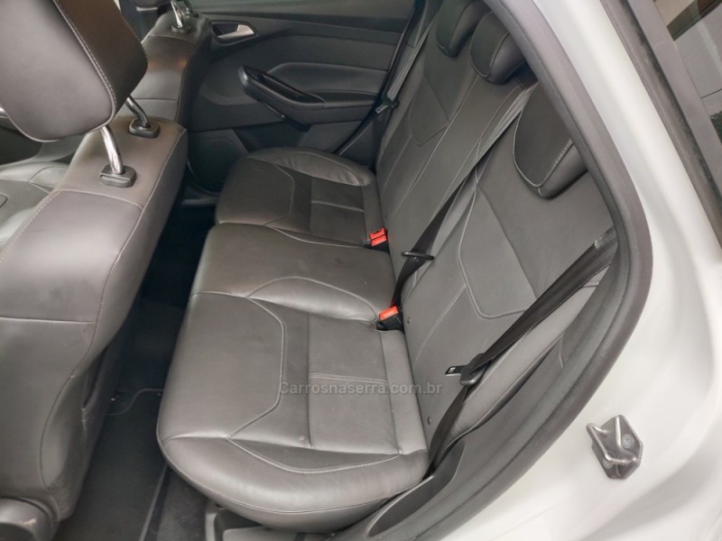 FOCUS 1.6 SE PLUS 16V FLEX 4P MANUAL - 2016 - GUAPORé