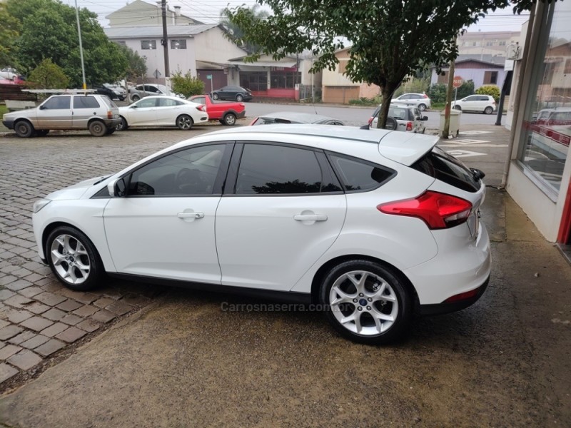 FOCUS 1.6 SE PLUS 16V FLEX 4P MANUAL - 2016 - GUAPORé