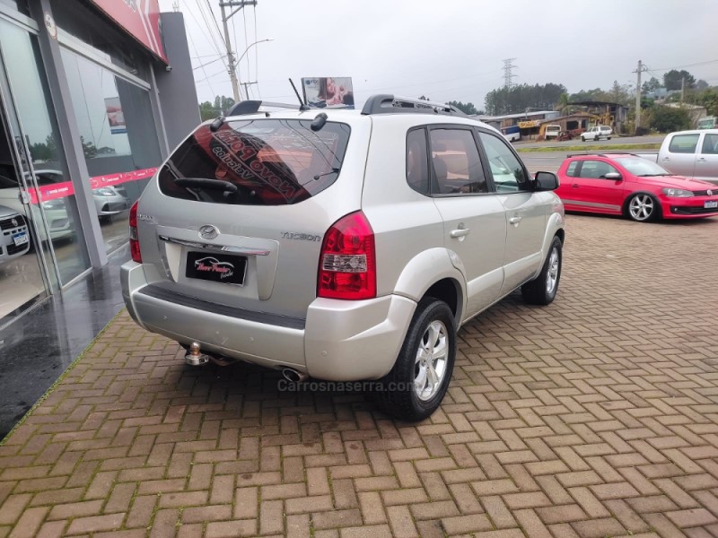 TUCSON 2.0 MPFI GLS BASE 16V 143CV 2WD FLEX 4P AUTOMÁTICO - 2011 - PAROBé