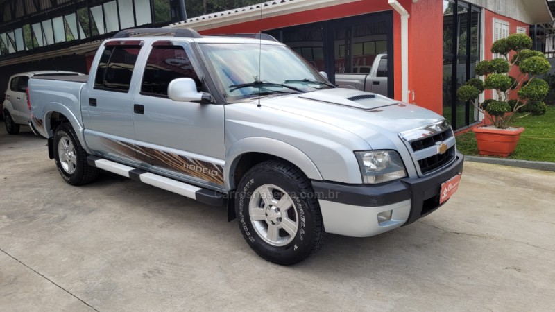 S10 2.4 MPFI RODEIO 4X2 CD 8V FLEX 4P MANUAL - 2011 - CAXIAS DO SUL